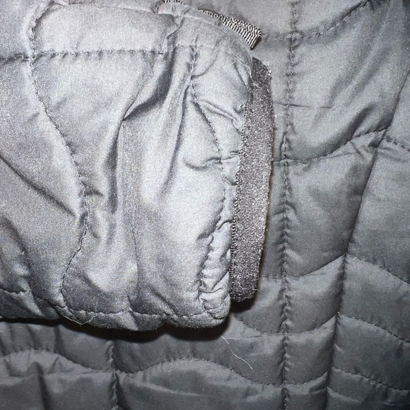 The North Face Black Quilted Jacket with Pink Logo - Picture 7 of 7